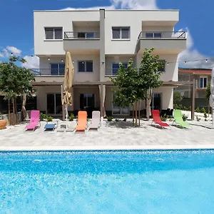 https://apartments-bulli.hotels-in-trogir.com